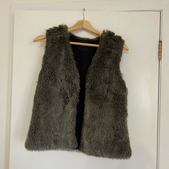 Aritzia Park Slope Vest - Picture 1 of 6